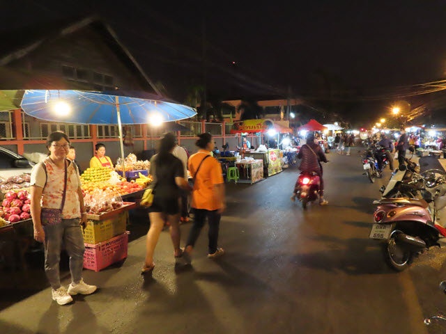 Nakhon Phanom Fueang Nakon 街夜市