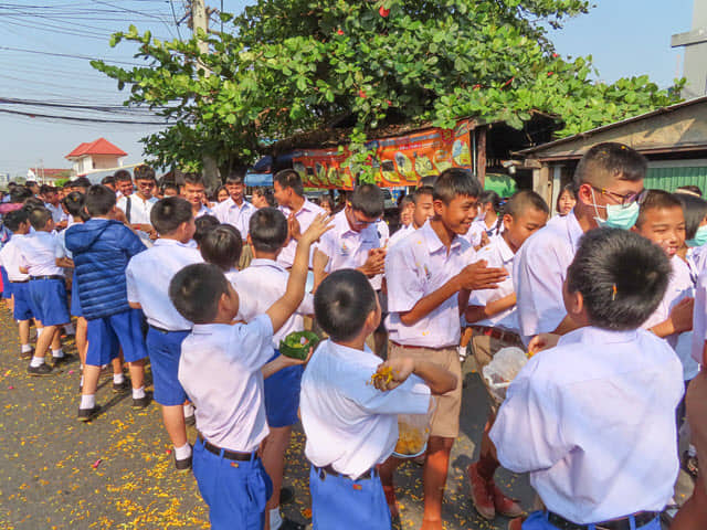 穆達漢 (Mukdahan) 市盛大巡遊