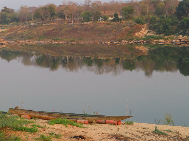 Khong Chiam 月河 Moon River