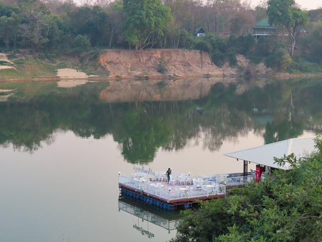 Khong Chiam 月河 Moon River