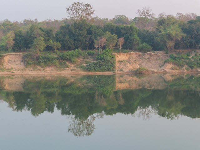 Khong Chiam 月河 Moon River