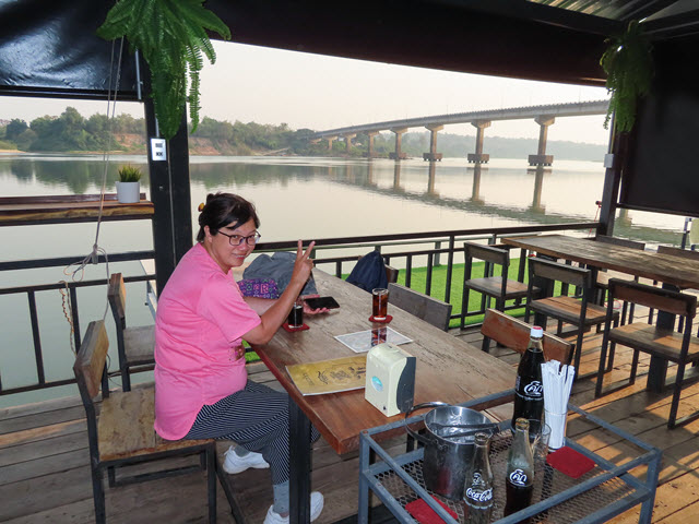 Khong Chiam 月河上 แพลำโขง 船屋餐廳