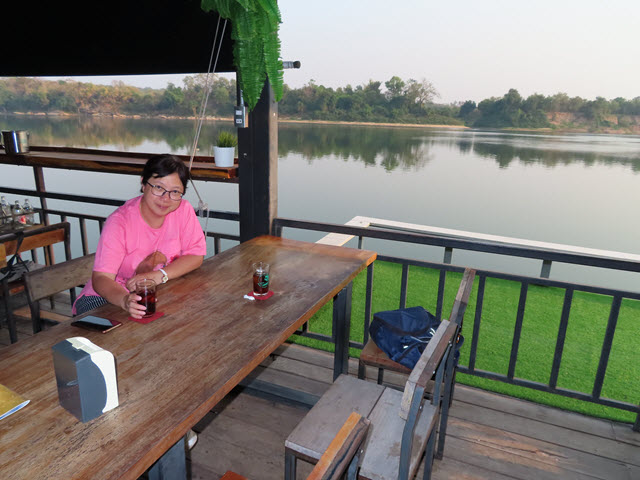 Khong Chiam 月河上 แพลำโขง 船屋餐廳