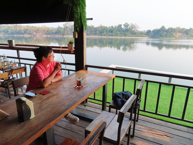 Khong Chiam 月河上 แพลำโขง 船屋餐廳