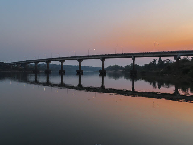 Khong Chiam 月河黃昏