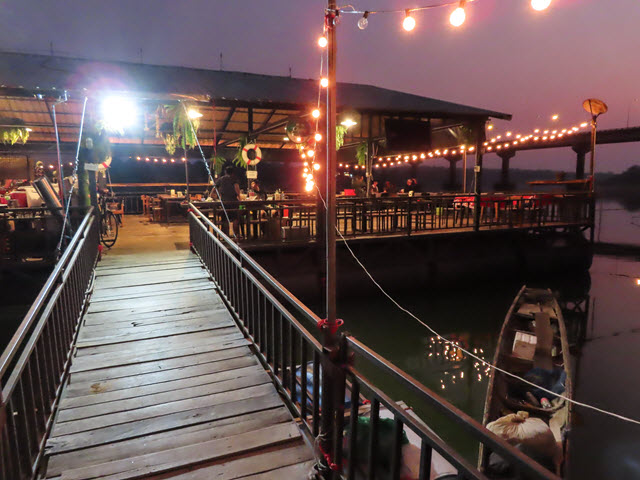 Khong Chiam 月河上 แพลำโขง 船屋餐廳