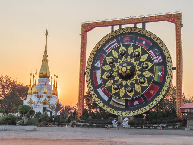 Khong Chiam Wat Tham Khuha Sawan 清晨景色