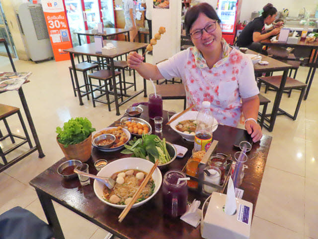 烏汶 ubon ratchathani ลูกชิ้นมิตรสัมพันธ์ 餐館