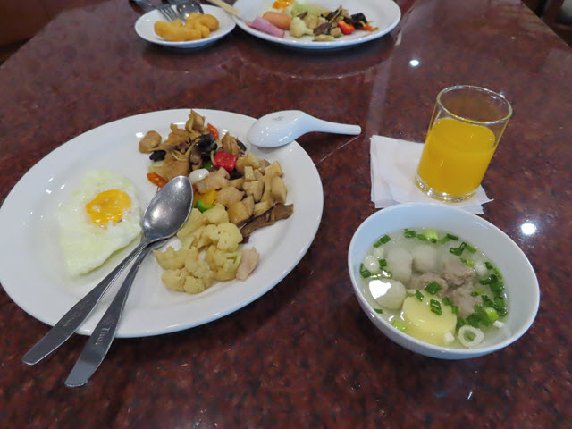 烏汶 Nartsiri Residence 自助早餐