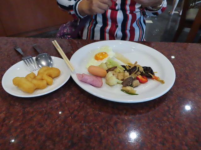 烏汶 Nartsiri Residence 自助早餐