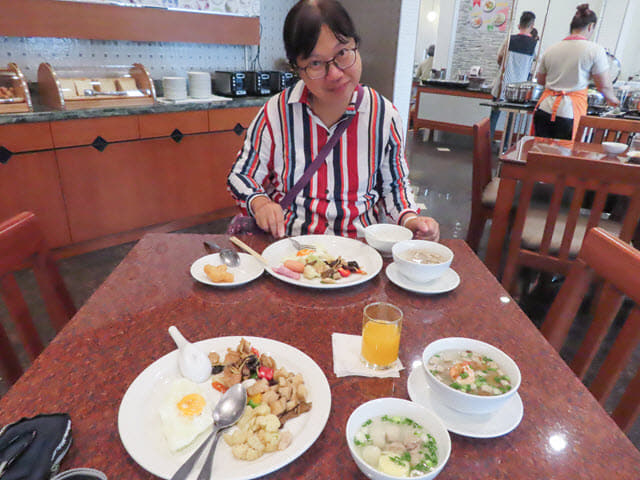 烏汶 Nartsiri Residence 自助早餐