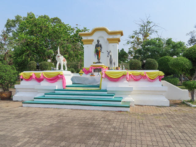烏汶 Ubon Ratchathani Thung Si Muang Park 公園 Chao Kham Phong 雕像